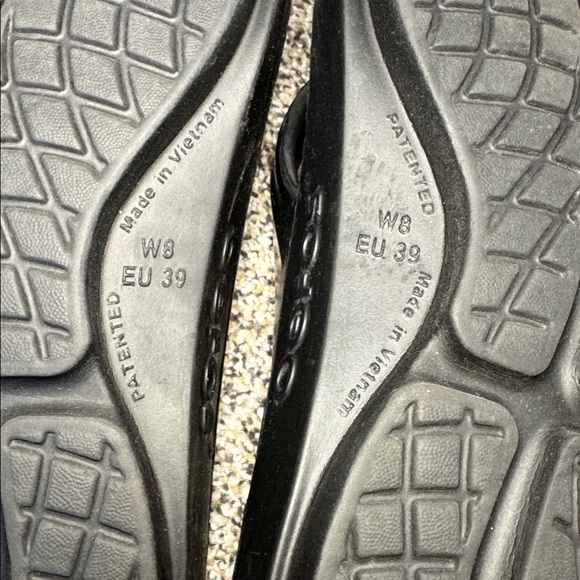 OOFOS OOlala recovery sandal black patent, 8 - Picture 8 of 10